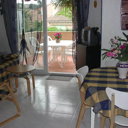 2 Pieces Confortable Au Lavandou 34m² + Terrasse, A 800m De La Plage, 4 Personnes. - Fr-1-803-17 Apartment