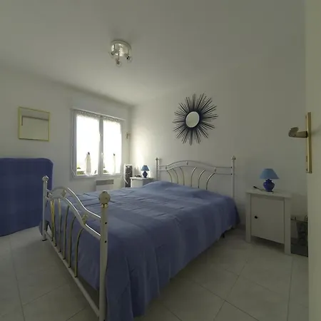 2 Pieces Confortable Au Lavandou 34m² + Terrasse, A 800m De La Plage, 4 Personnes. - Fr-1-803-17 *