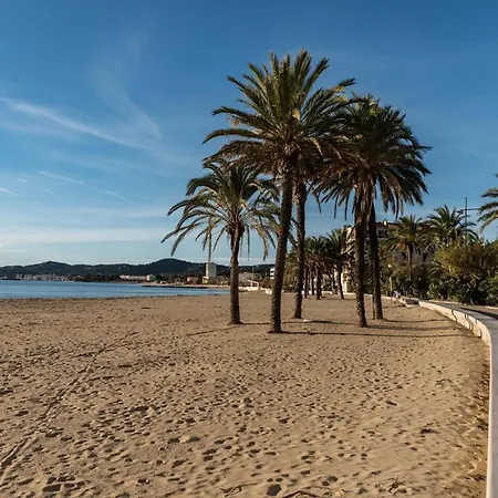 2 Pieces Confortable Au Lavandou 34m² + Terrasse, A 800m De La Plage, 4 Personnes. - Fr-1-803-17